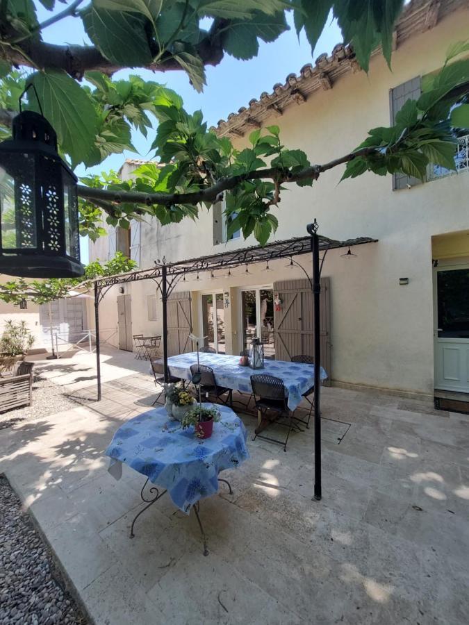 Mas Des Cigognes Bed & Breakfast Льо Тор Екстериор снимка
