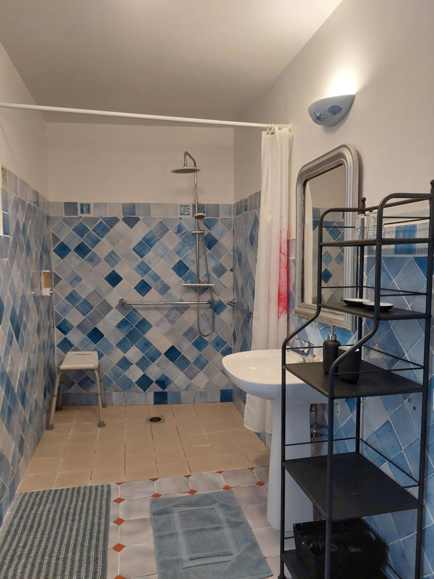 Mas Des Cigognes Bed & Breakfast Льо Тор Екстериор снимка