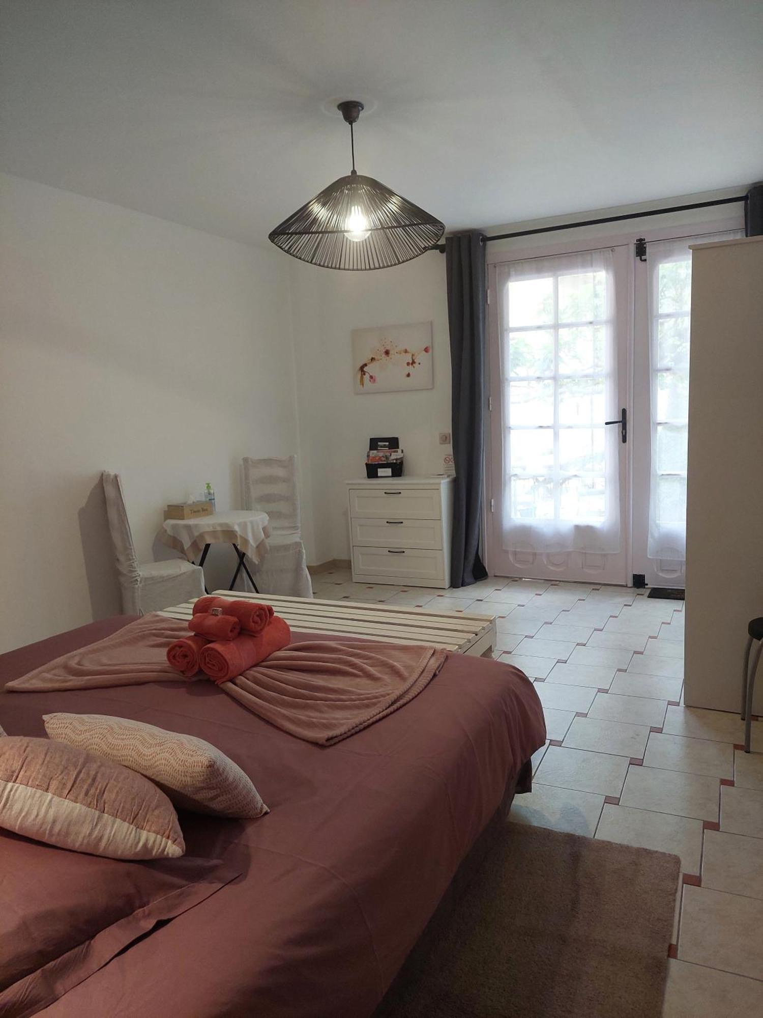 Mas Des Cigognes Bed & Breakfast Льо Тор Екстериор снимка